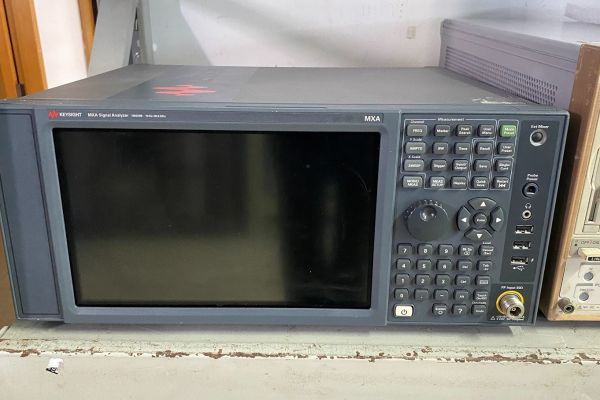 N9020B MXA 信號分析儀，10 Hz 至 26.5 GHz